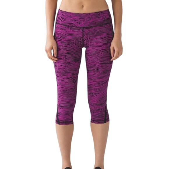 LULULEMON On Track Crop Life Lines Polar Pink & Black Reflective 21” Size 4 NWOT - Picture 5 of 10